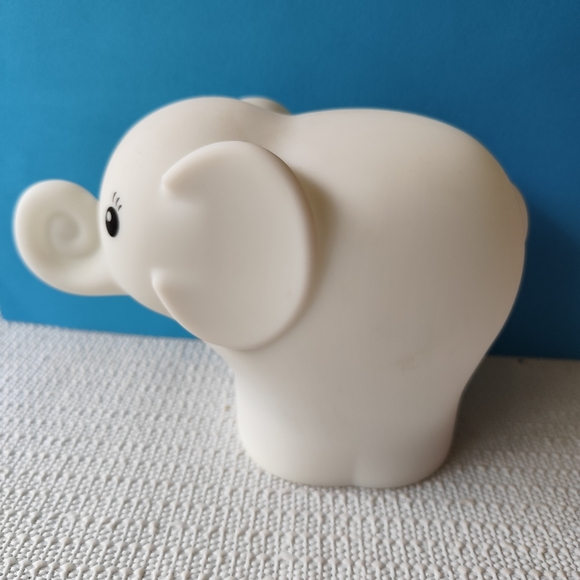 Soft Silicon Color Changing Night Light – Elephant - Picture 3 of 6